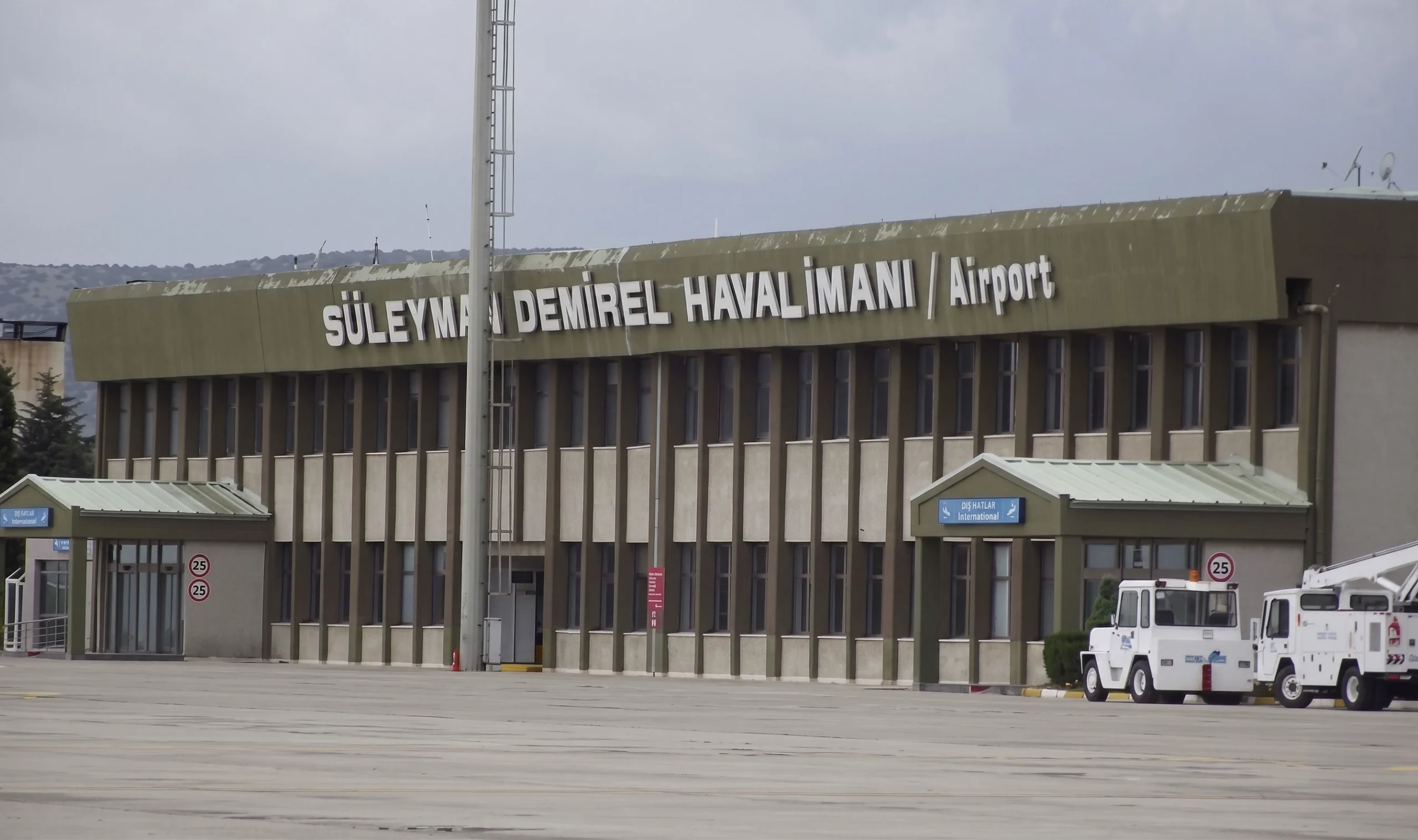 Süleyman Demirel Havalimanı